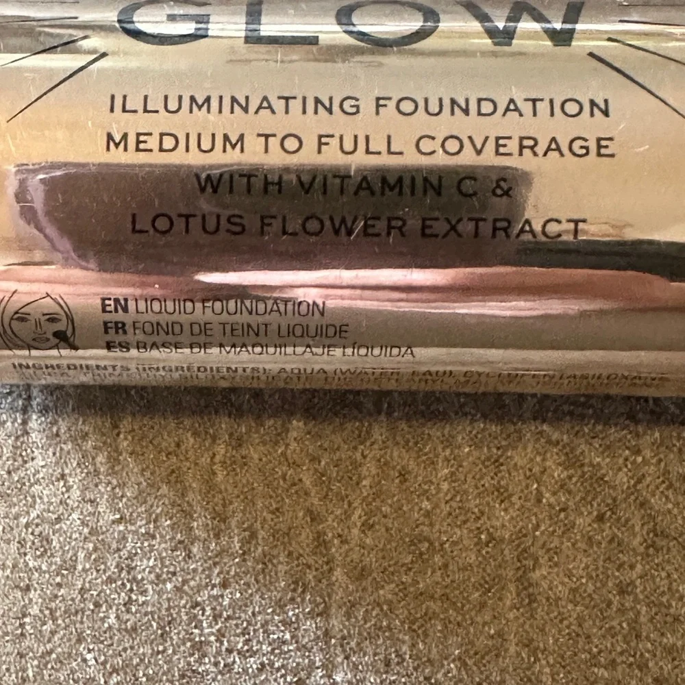 New Makeup Revolution Conceal & Glow Foundation.